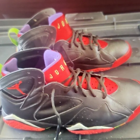 Air Jordan shoes - Picture 2 of 3